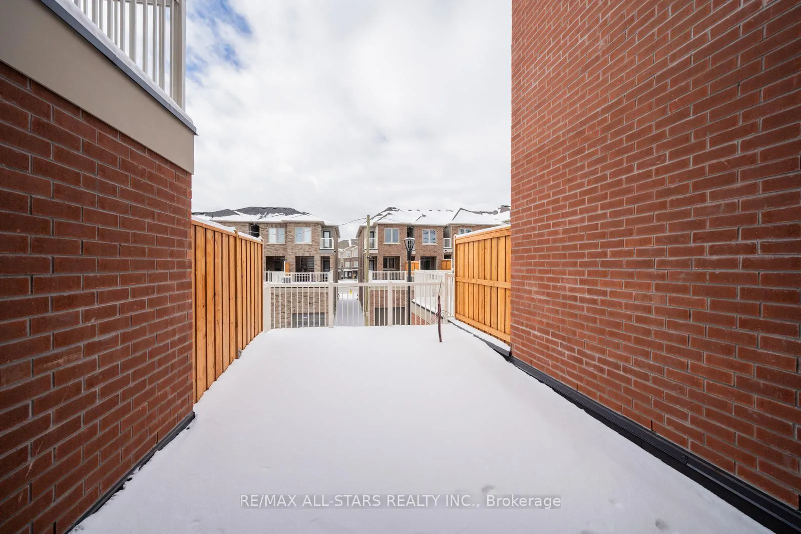 Photo 21 of 927 Crowsnest Hollow, Pickering, Rural Pickering — HOMEH