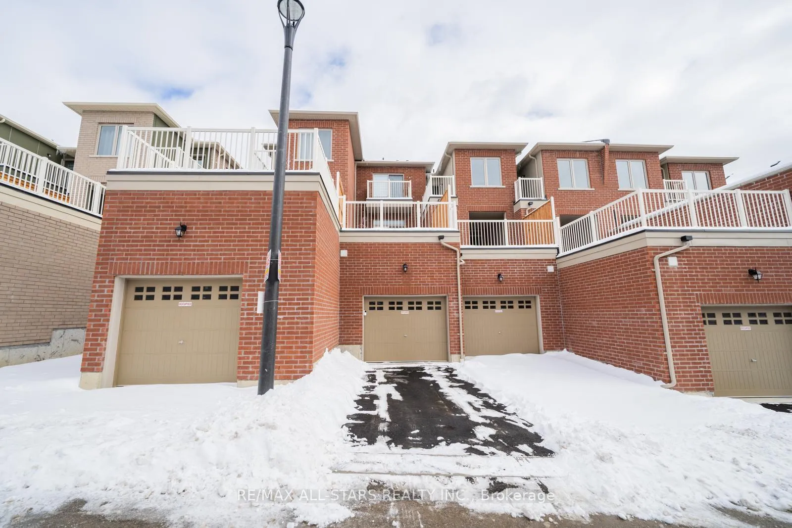 Photo 30 of 927 Crowsnest Hollow, Pickering, Rural Pickering — HOMEH