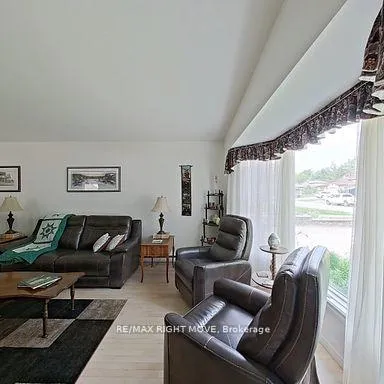 Photo 10 of 4 Maypark Drive, Bracebridge, Monck (Bracebridge) — HOMEH