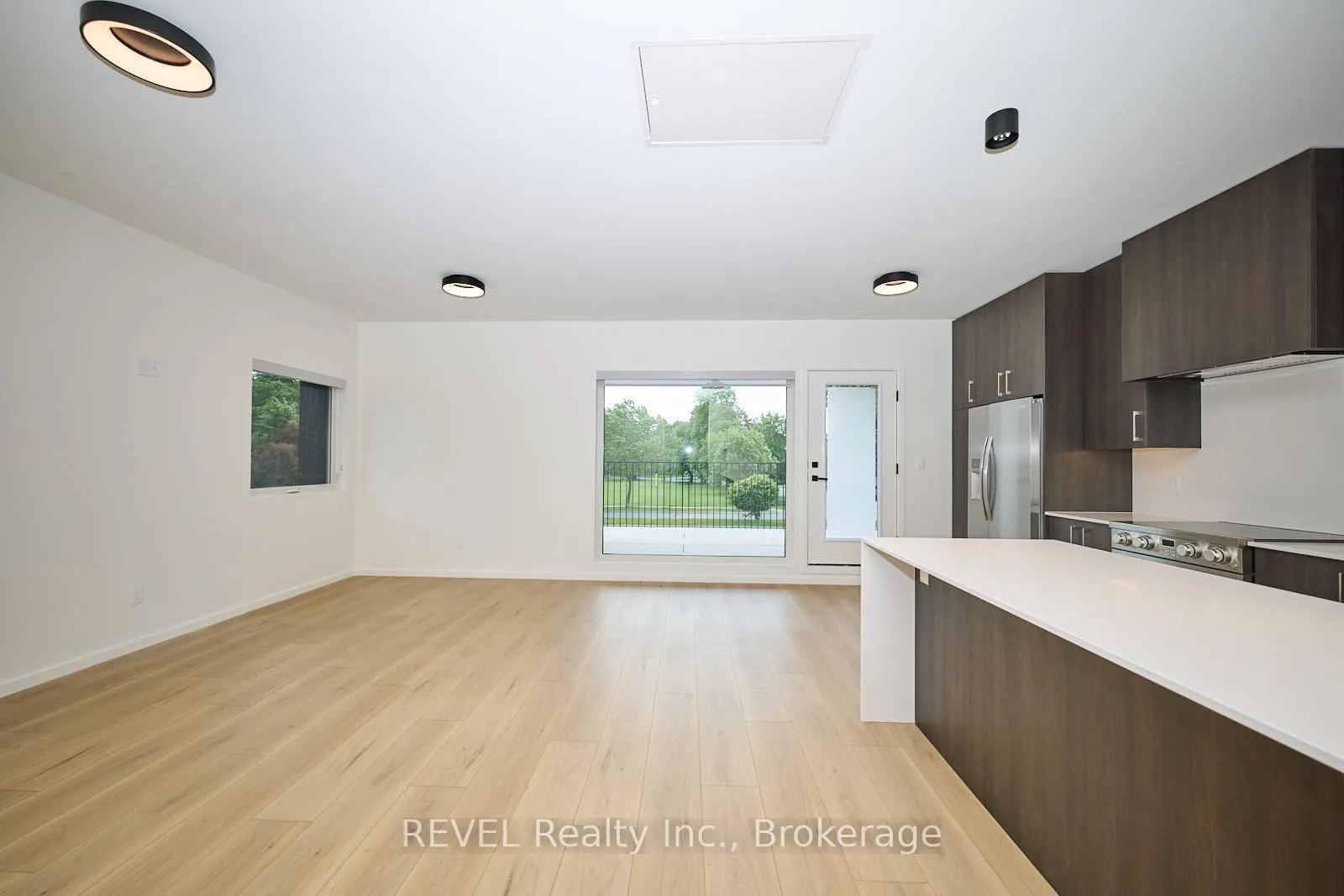 Photo 3 of Unit Unit 1, 5361 Valley Way E, Niagara Falls, Cherrywood — HOMEH