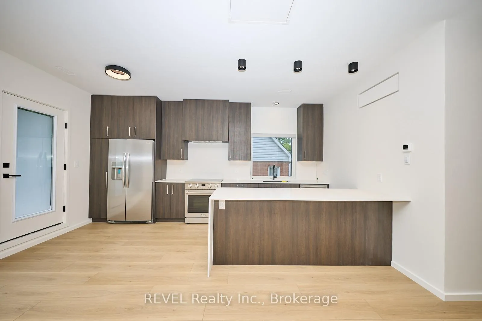 Photo 4 of Unit Unit 1, 5361 Valley Way E, Niagara Falls, Cherrywood — HOMEH