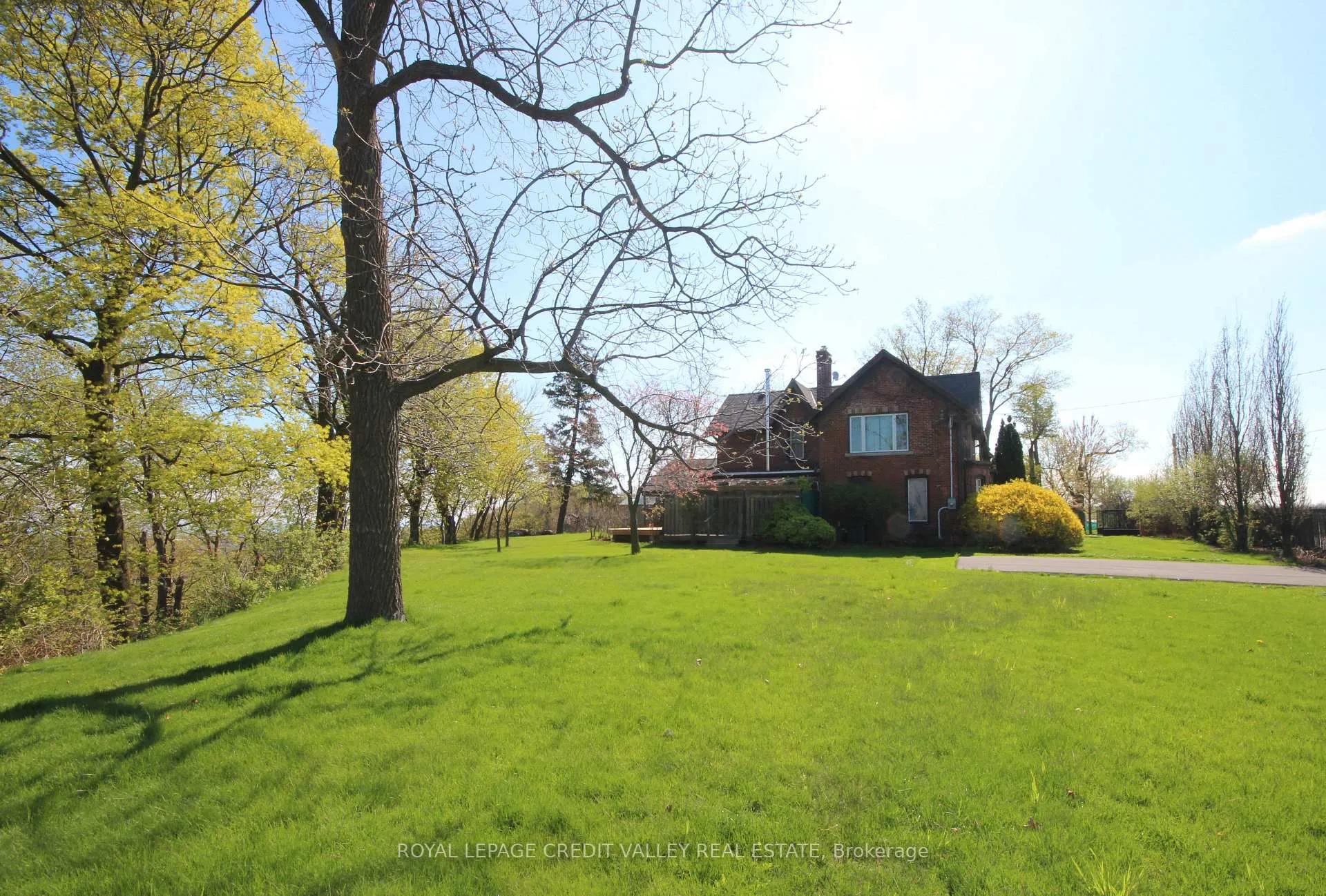 Front of 131 Ridge Road