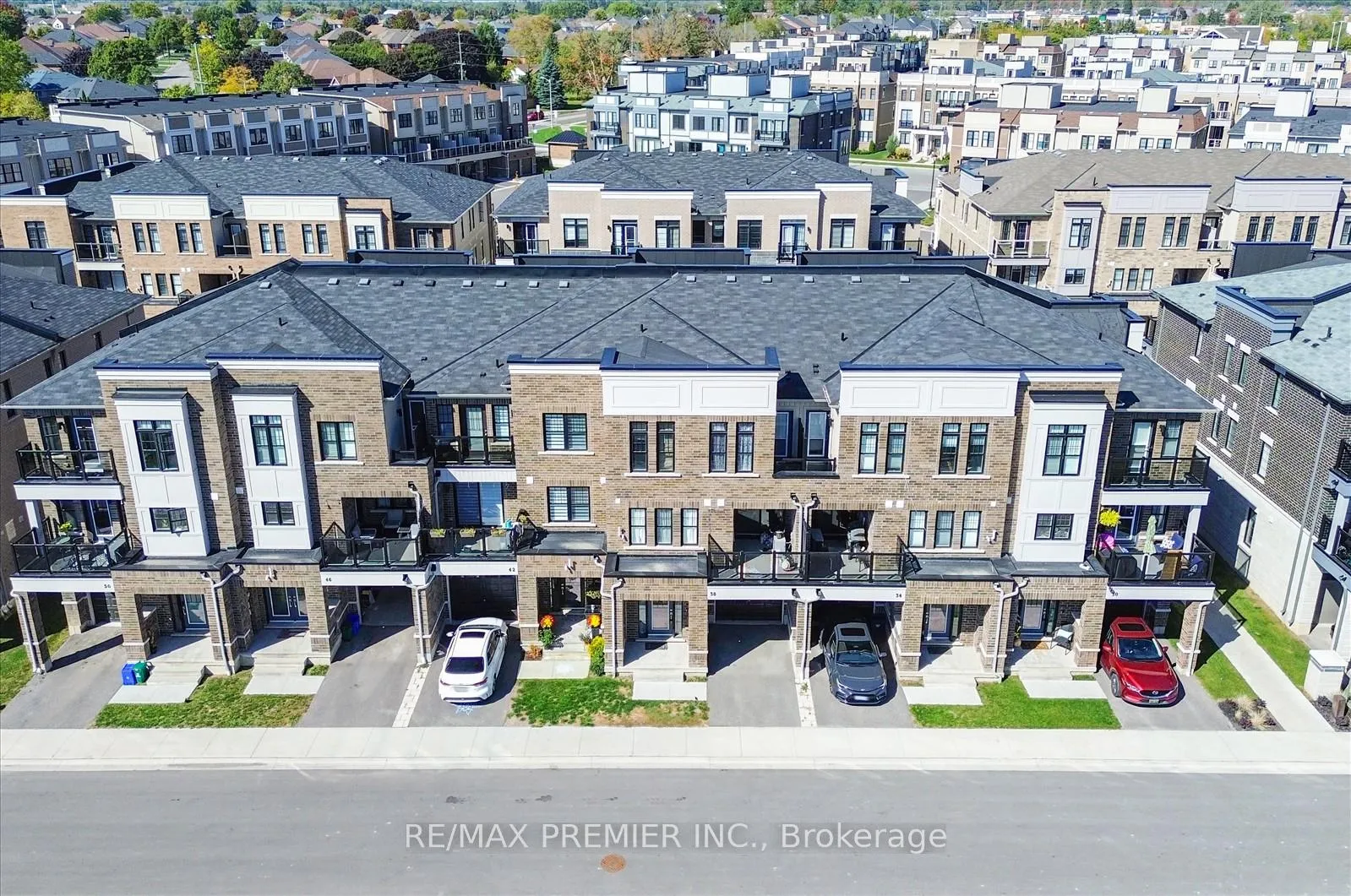 Photo 3 of 38 King William Way, Clarington, Bowmanville — HOMEH