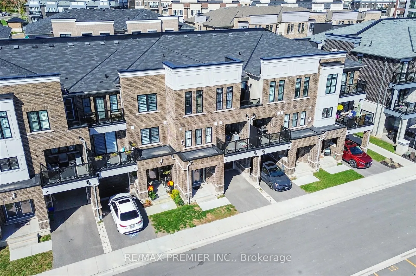 Photo 5 of 38 King William Way, Clarington, Bowmanville — HOMEH