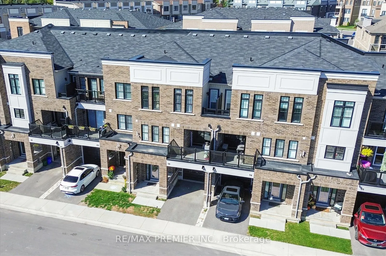 Photo 7 of 38 King William Way, Clarington, Bowmanville — HOMEH