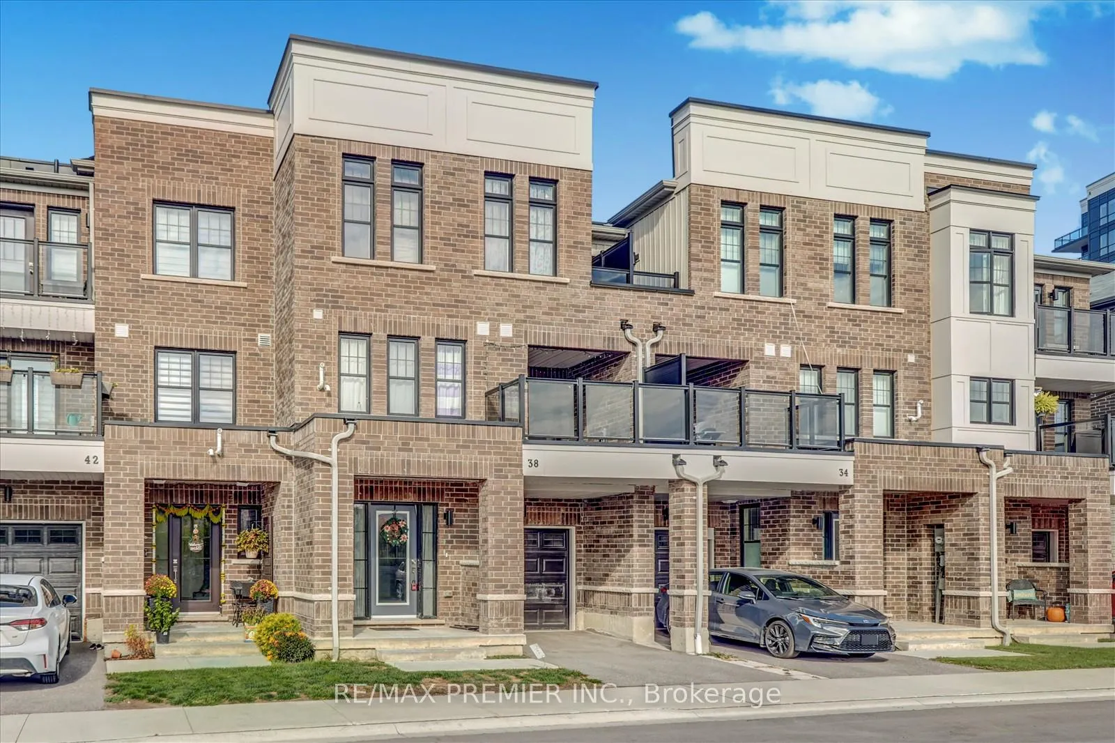 Photo 8 of 38 King William Way, Clarington, Bowmanville — HOMEH