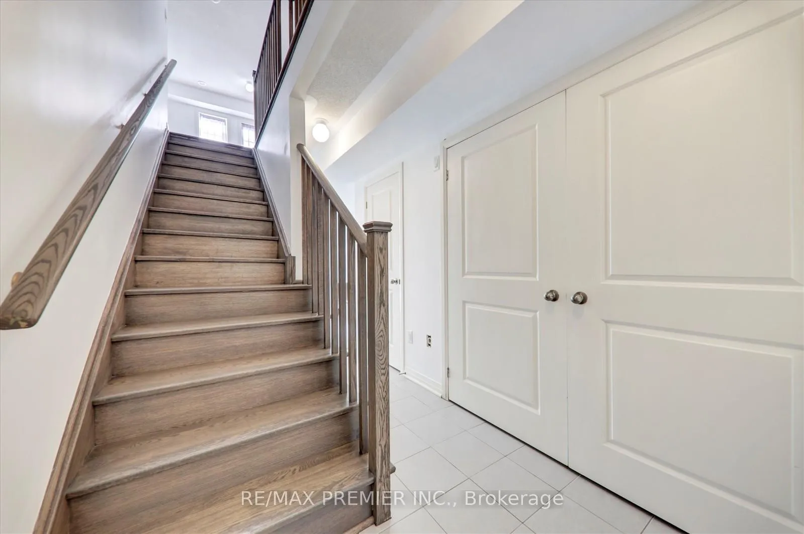 Photo 15 of 38 King William Way, Clarington, Bowmanville — HOMEH