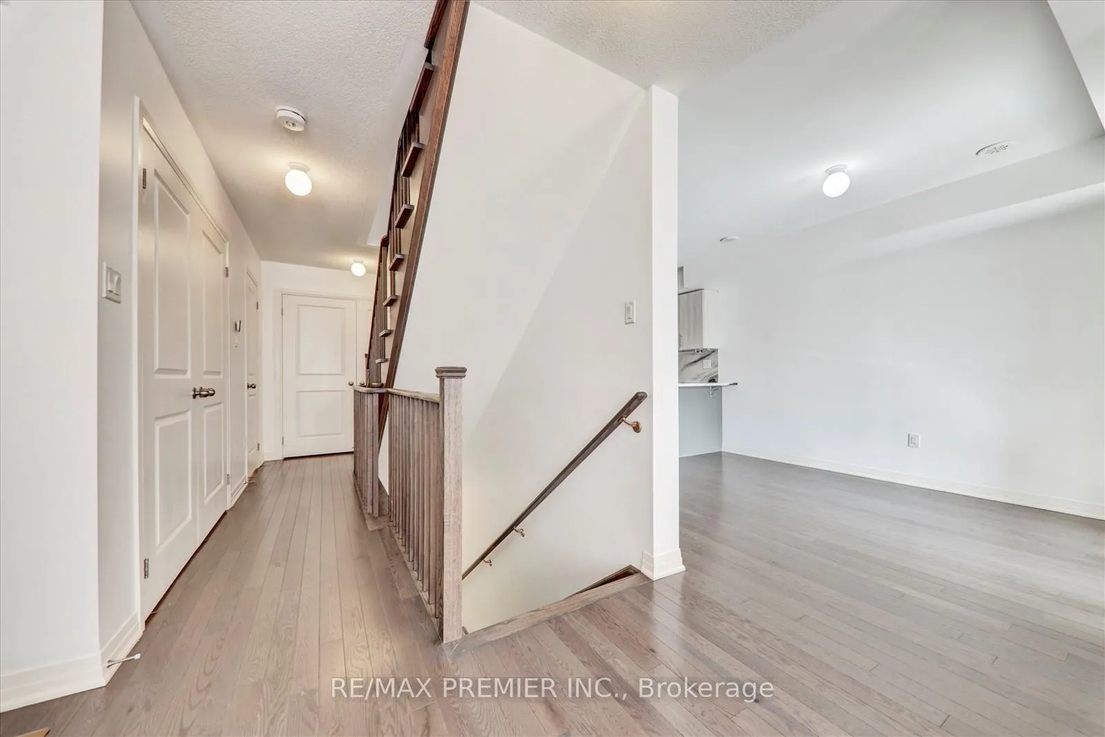 Photo 16 of 38 King William Way, Clarington, Bowmanville — HOMEH