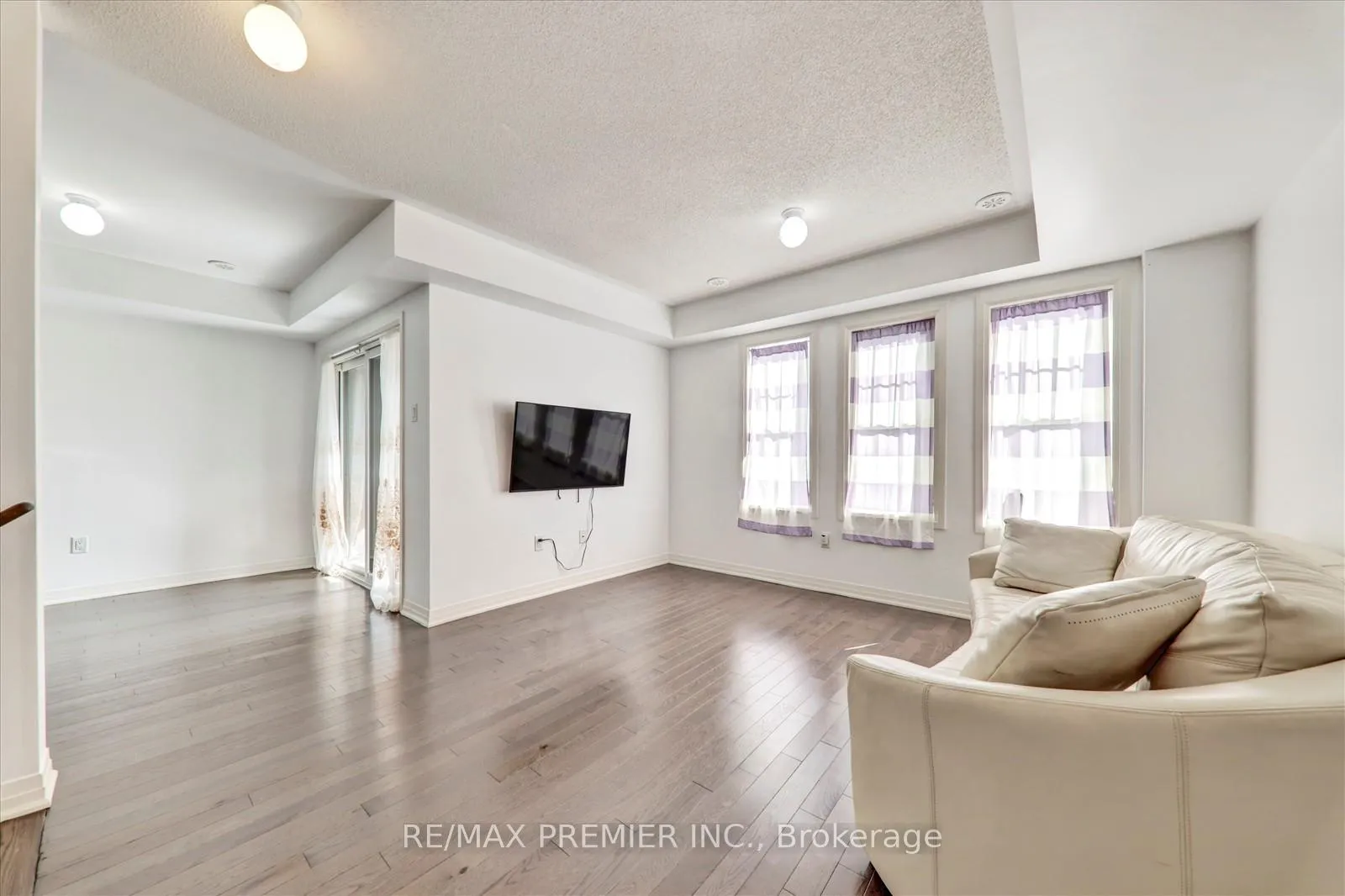 Photo 17 of 38 King William Way, Clarington, Bowmanville — HOMEH