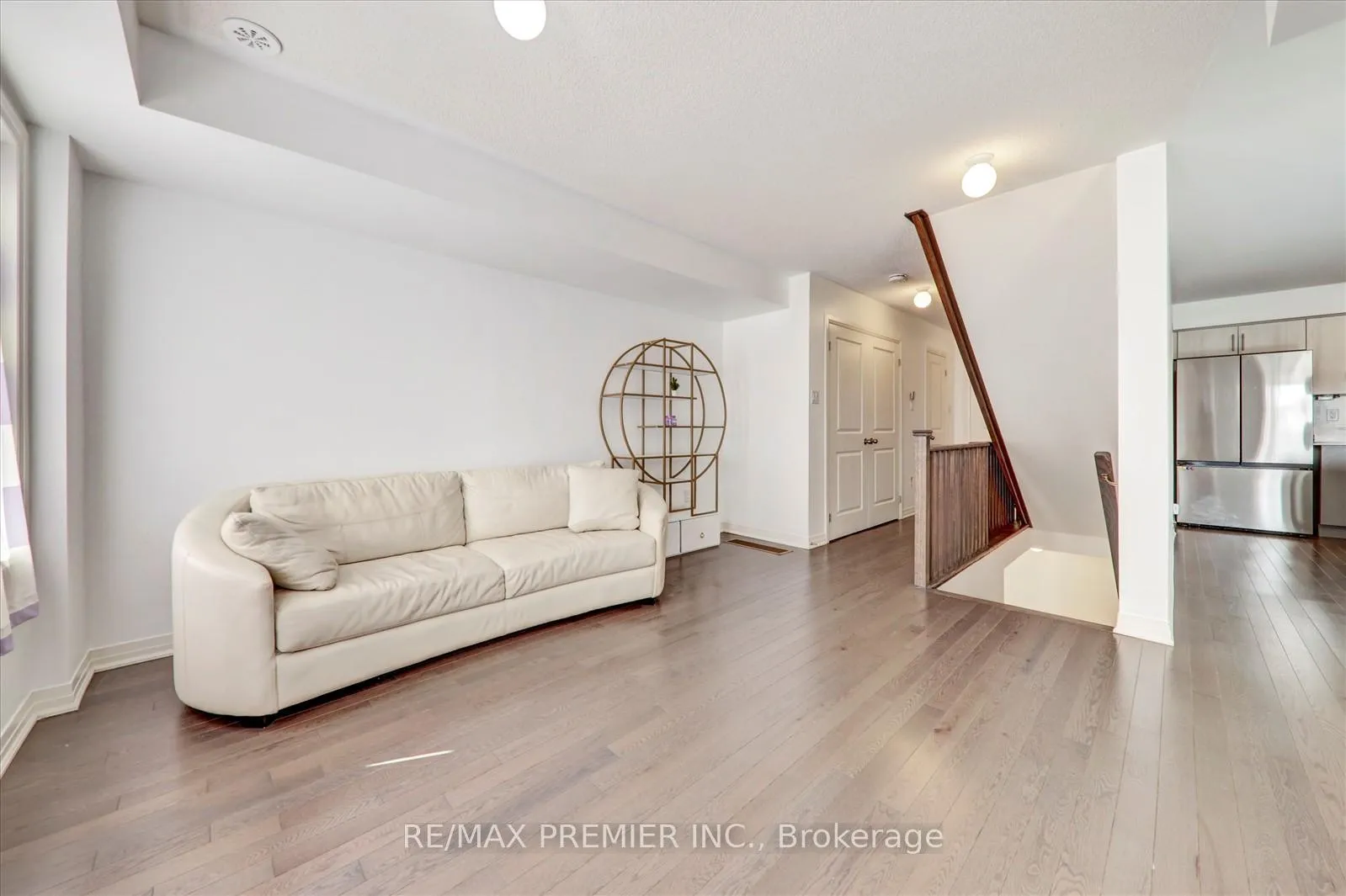 Photo 18 of 38 King William Way, Clarington, Bowmanville — HOMEH