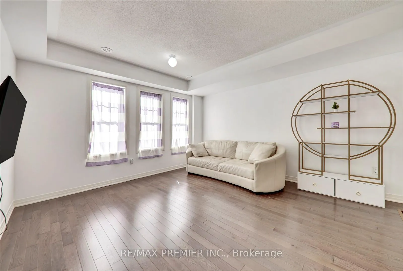Photo 19 of 38 King William Way, Clarington, Bowmanville — HOMEH
