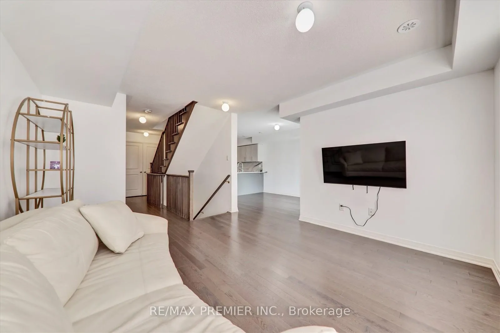 Photo 20 of 38 King William Way, Clarington, Bowmanville — HOMEH