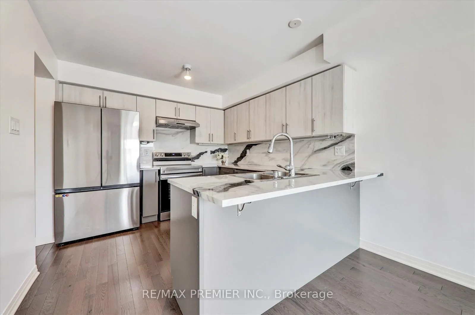 Photo 24 of 38 King William Way, Clarington, Bowmanville — HOMEH
