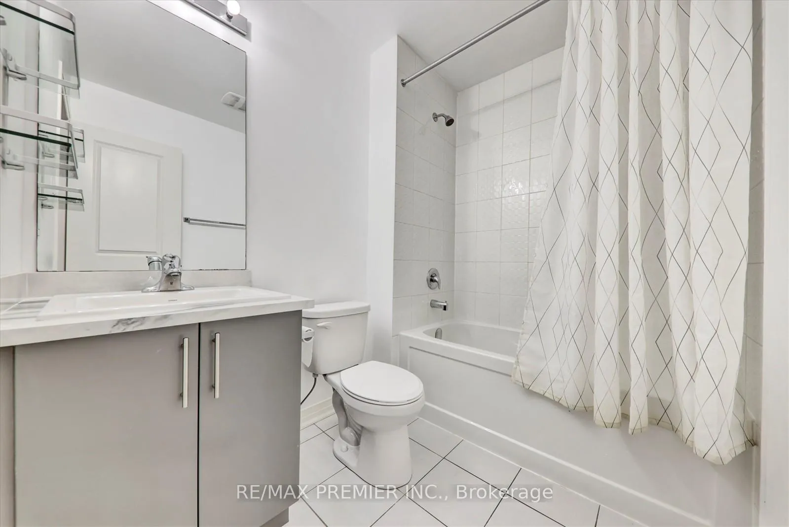 Photo 32 of 38 King William Way, Clarington, Bowmanville — HOMEH