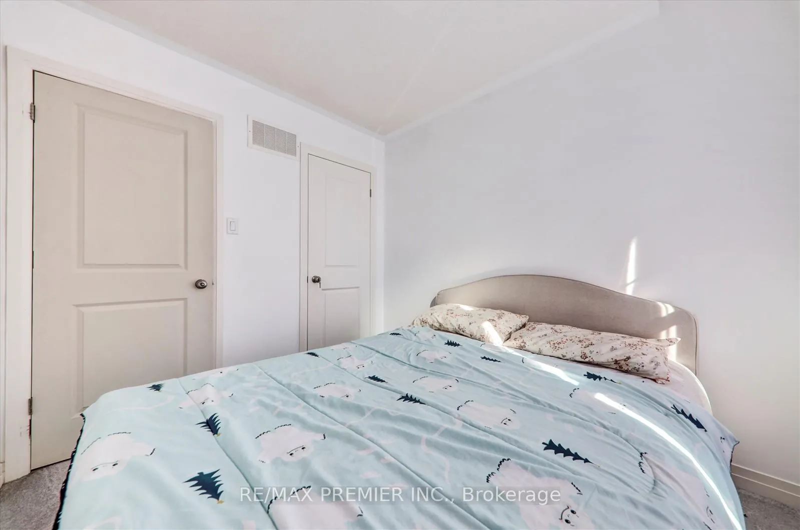 Photo 33 of 38 King William Way, Clarington, Bowmanville — HOMEH