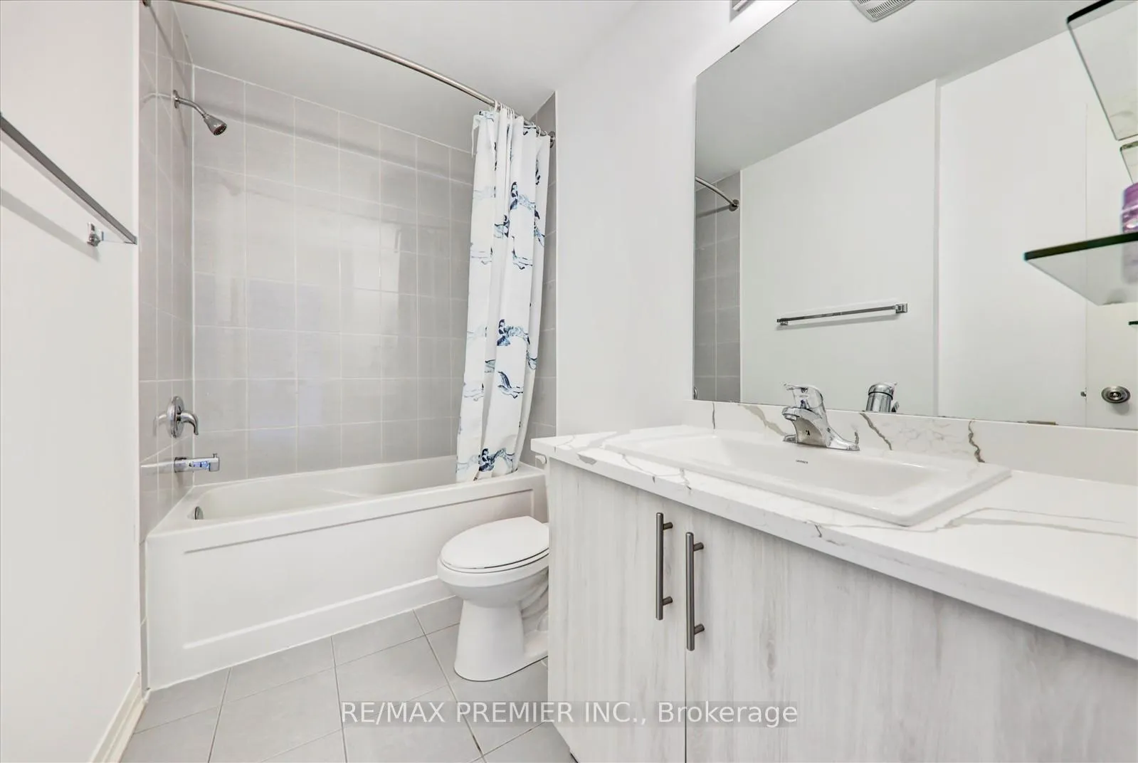 Photo 34 of 38 King William Way, Clarington, Bowmanville — HOMEH