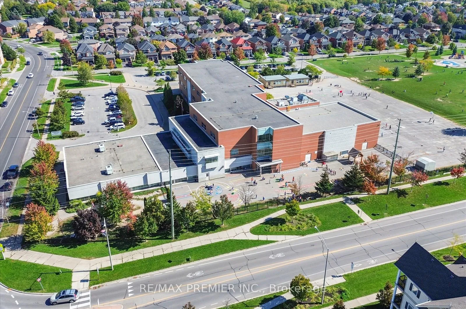 Photo 35 of 38 King William Way, Clarington, Bowmanville — HOMEH