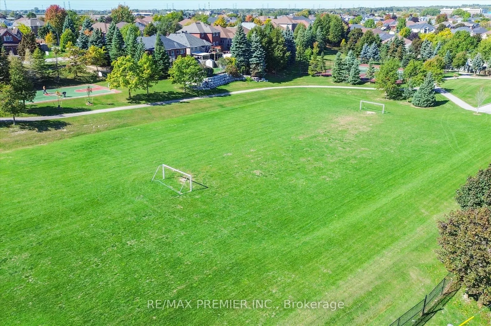 Photo 42 of 38 King William Way, Clarington, Bowmanville — HOMEH