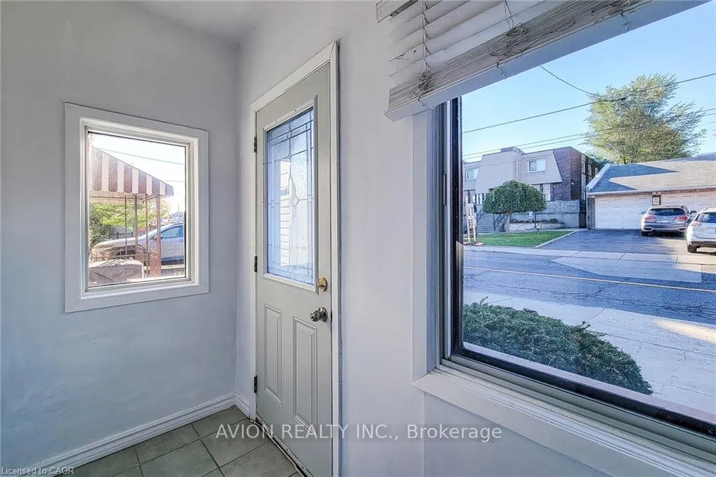 Photo 6 of Unit 2, 26 Barton Street W, Hamilton, Strathcona — HOMEH