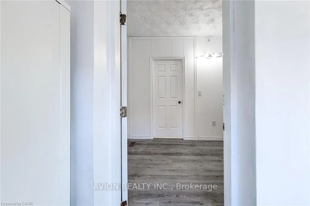 Photo 8 of Unit 2, 26 Barton Street W, Hamilton, Strathcona — HOMEH