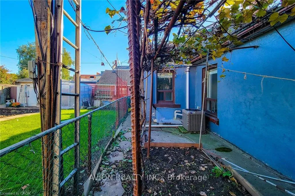 Photo 38 of Unit 2, 26 Barton Street W, Hamilton, Strathcona — HOMEH
