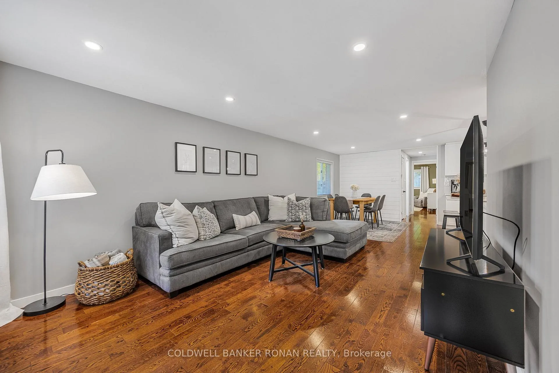 Photo 3 of 39 Ferguson Drive, Barrie, Northwest — HOMEH