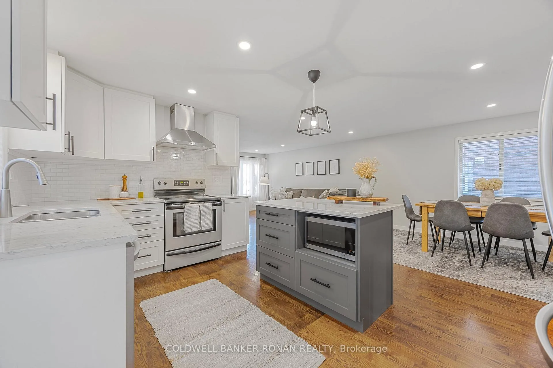 Photo 10 of 39 Ferguson Drive, Barrie, Northwest — HOMEH