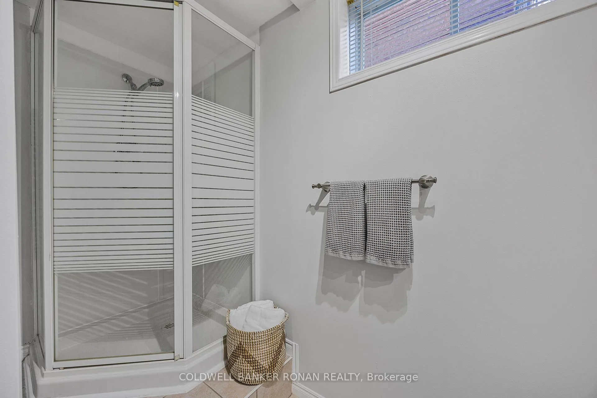 Photo 22 of 39 Ferguson Drive, Barrie, Northwest — HOMEH
