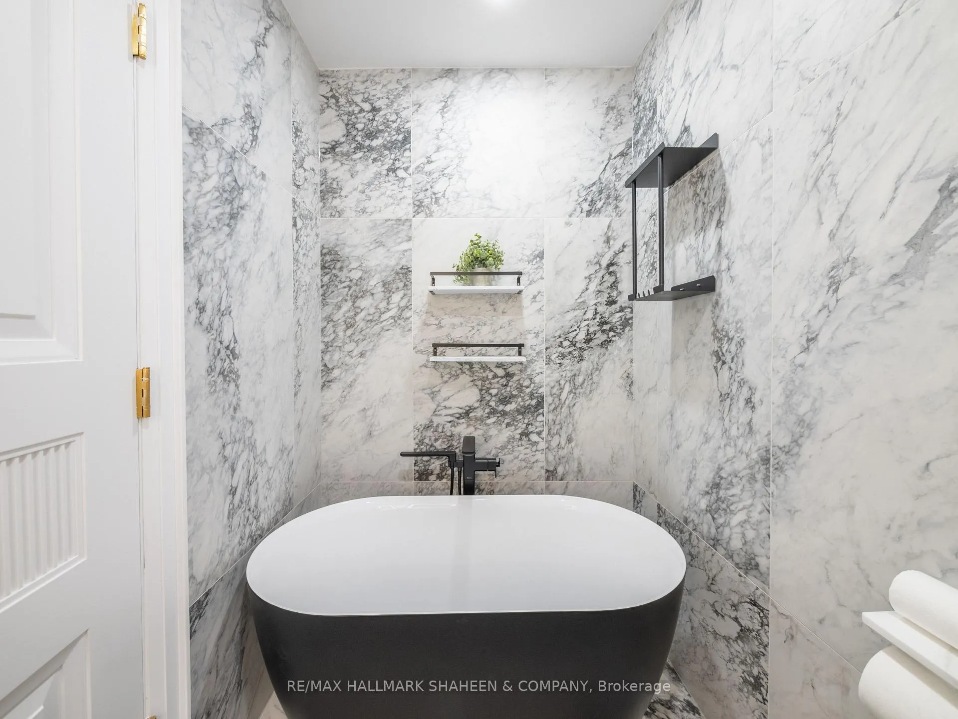Photo 14 of Unit C, 357 Euclid Avenue, Toronto, Trinity-Bellwoods — HOMEH