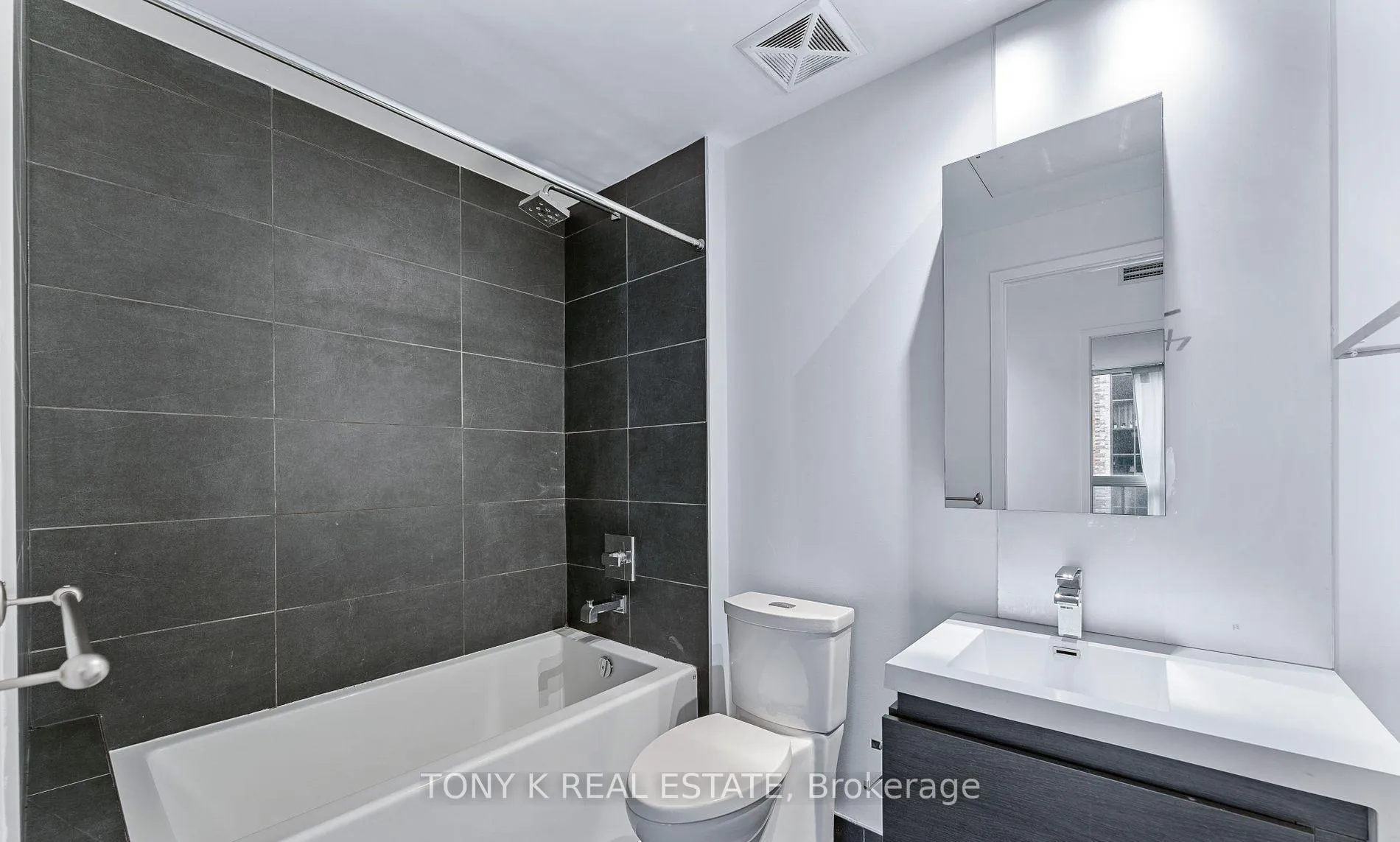 Photo 4 of Unit 406, 1030 King Street W, Toronto, Niagara — HOMEH