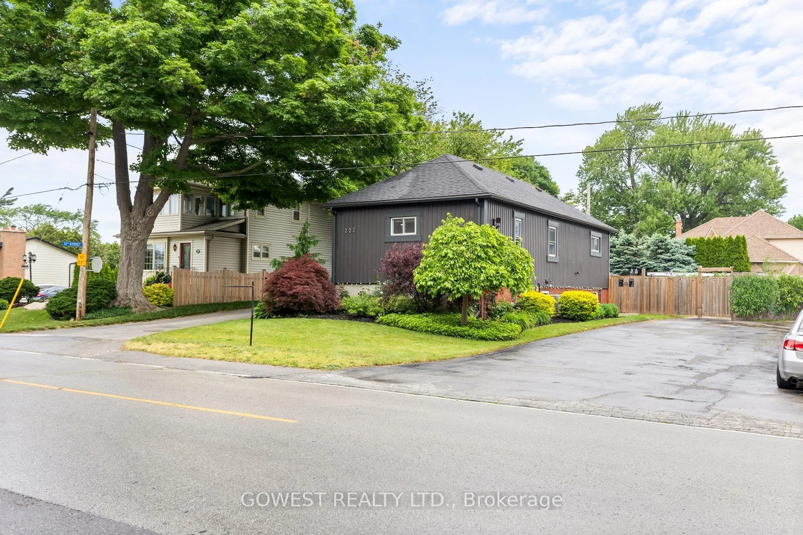 Photo 2 of Unit 1, 223 Lake Street E, Grimsby, Grimsby Beach — HOMEH