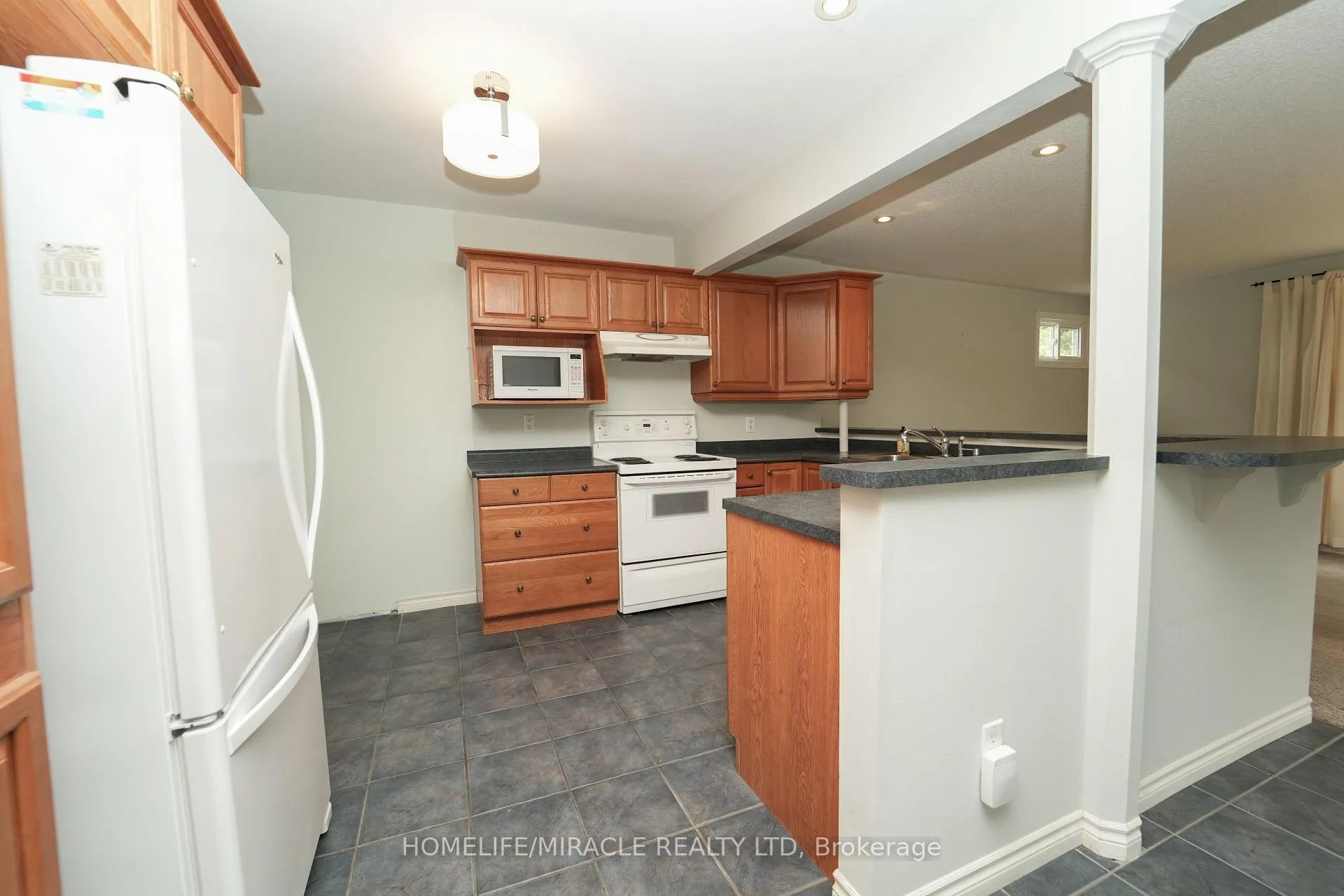 Photo 9 of 776 Grierson Street, Oshawa, O'Neill — HOMEH