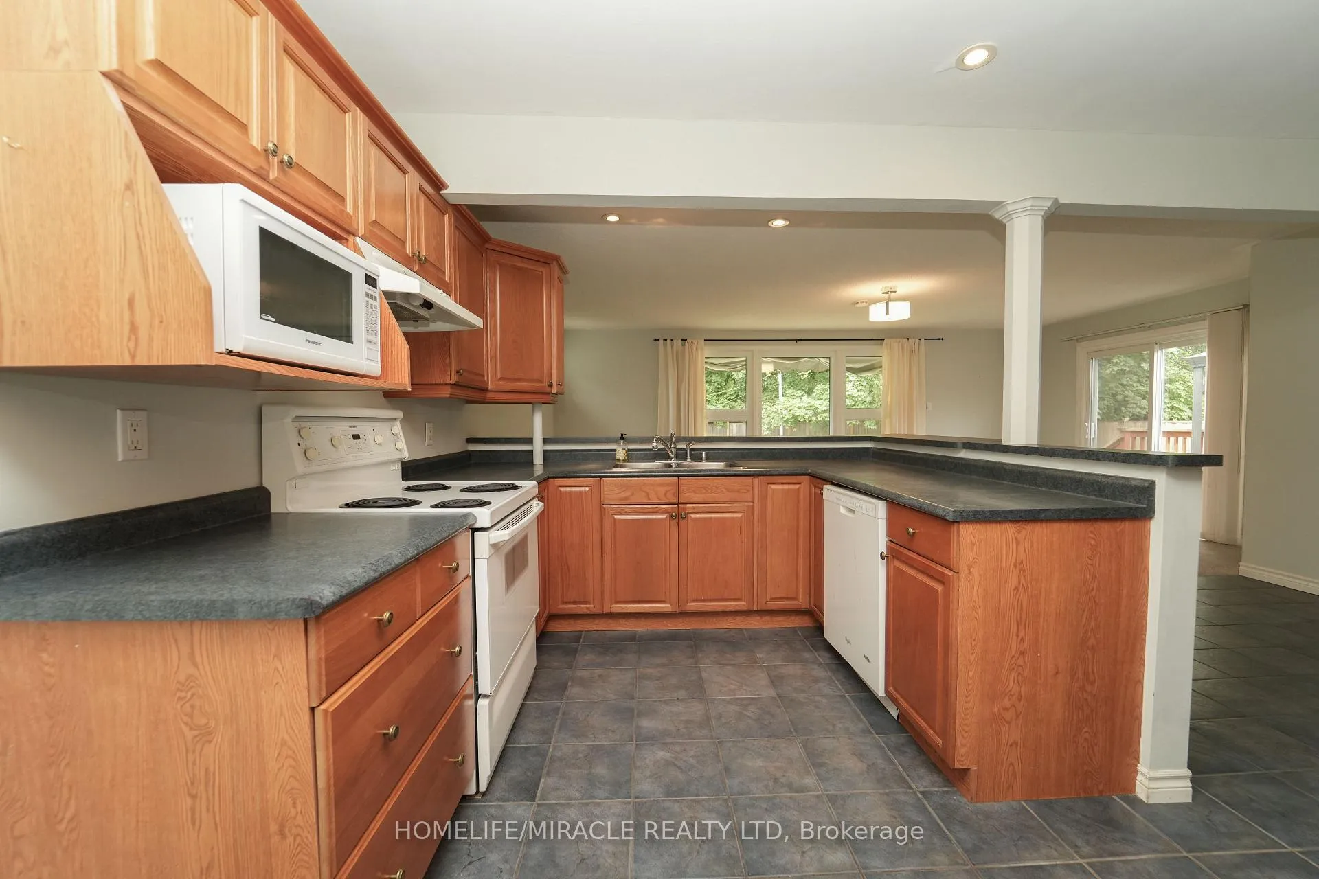 Photo 12 of 776 Grierson Street, Oshawa, O'Neill — HOMEH