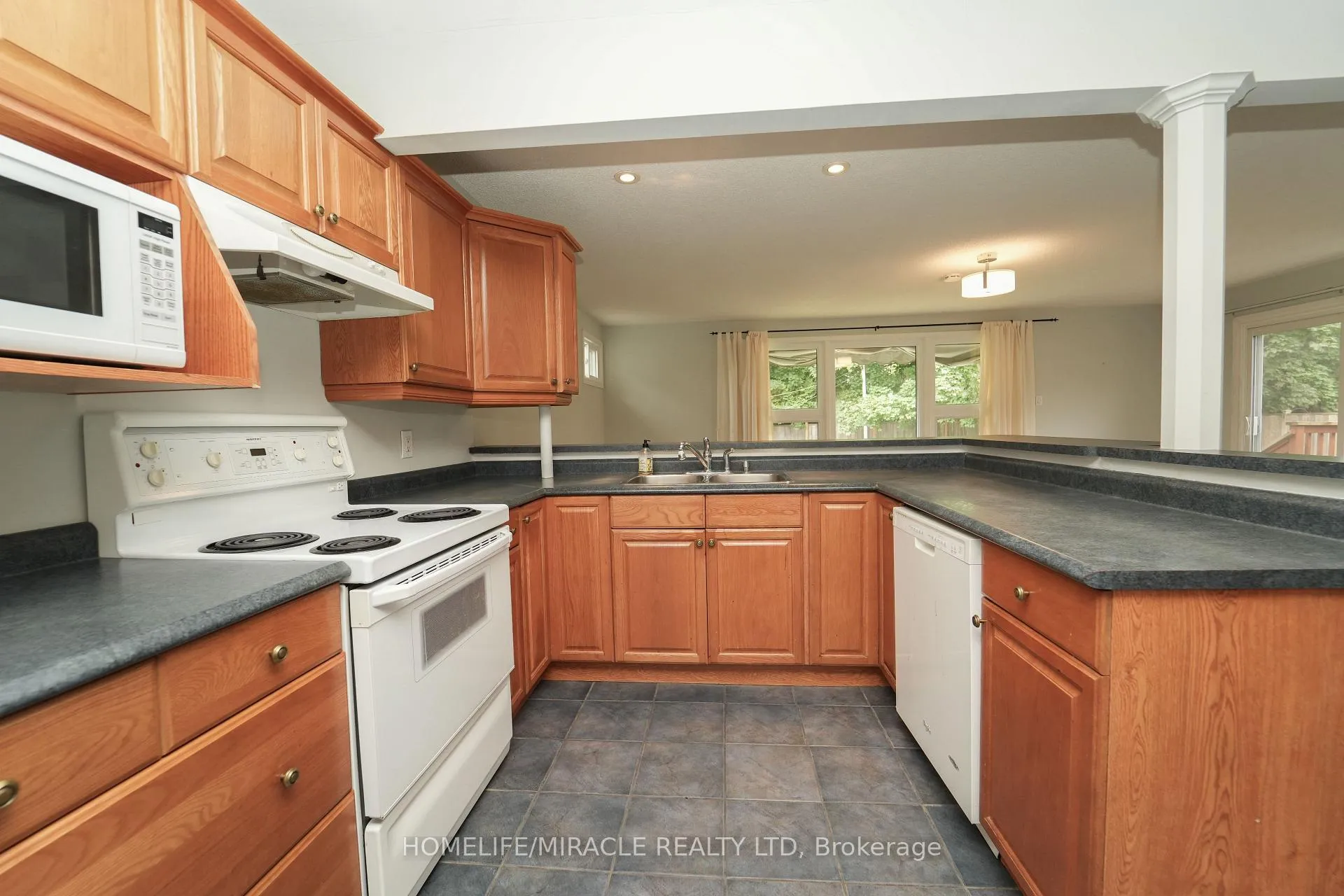 Photo 14 of 776 Grierson Street, Oshawa, O'Neill — HOMEH