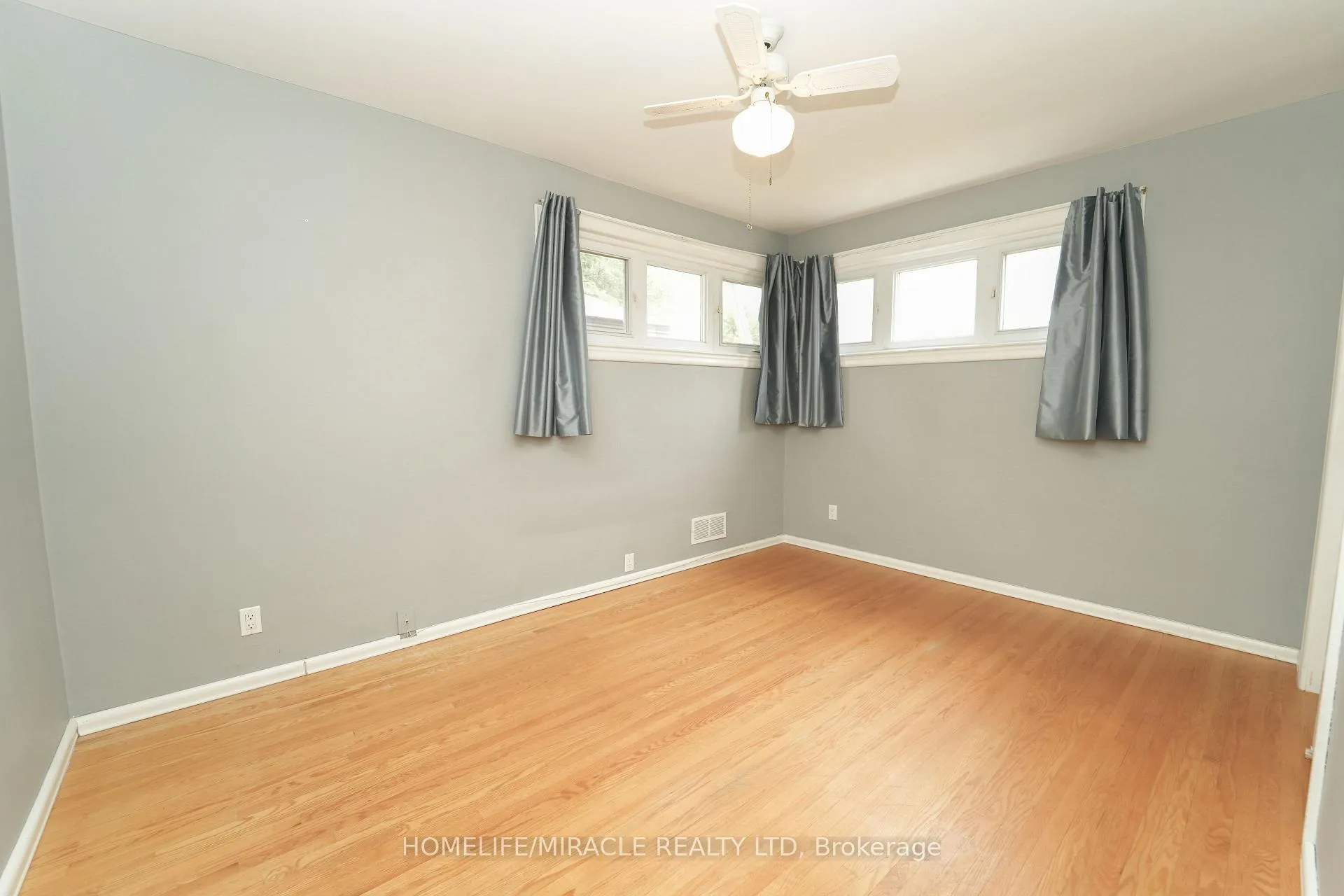 Photo 25 of 776 Grierson Street, Oshawa, O'Neill — HOMEH