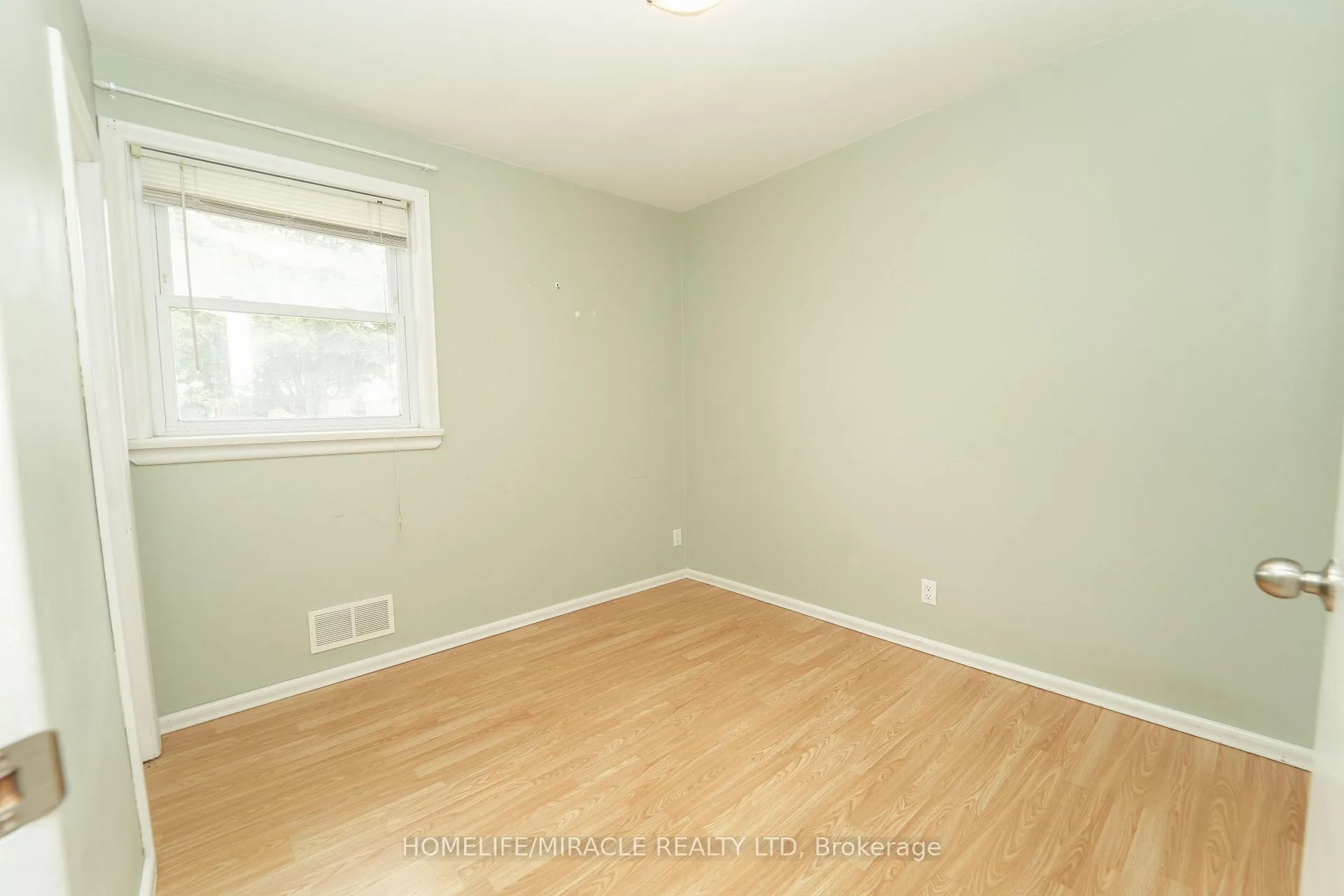 Photo 28 of 776 Grierson Street, Oshawa, O'Neill — HOMEH