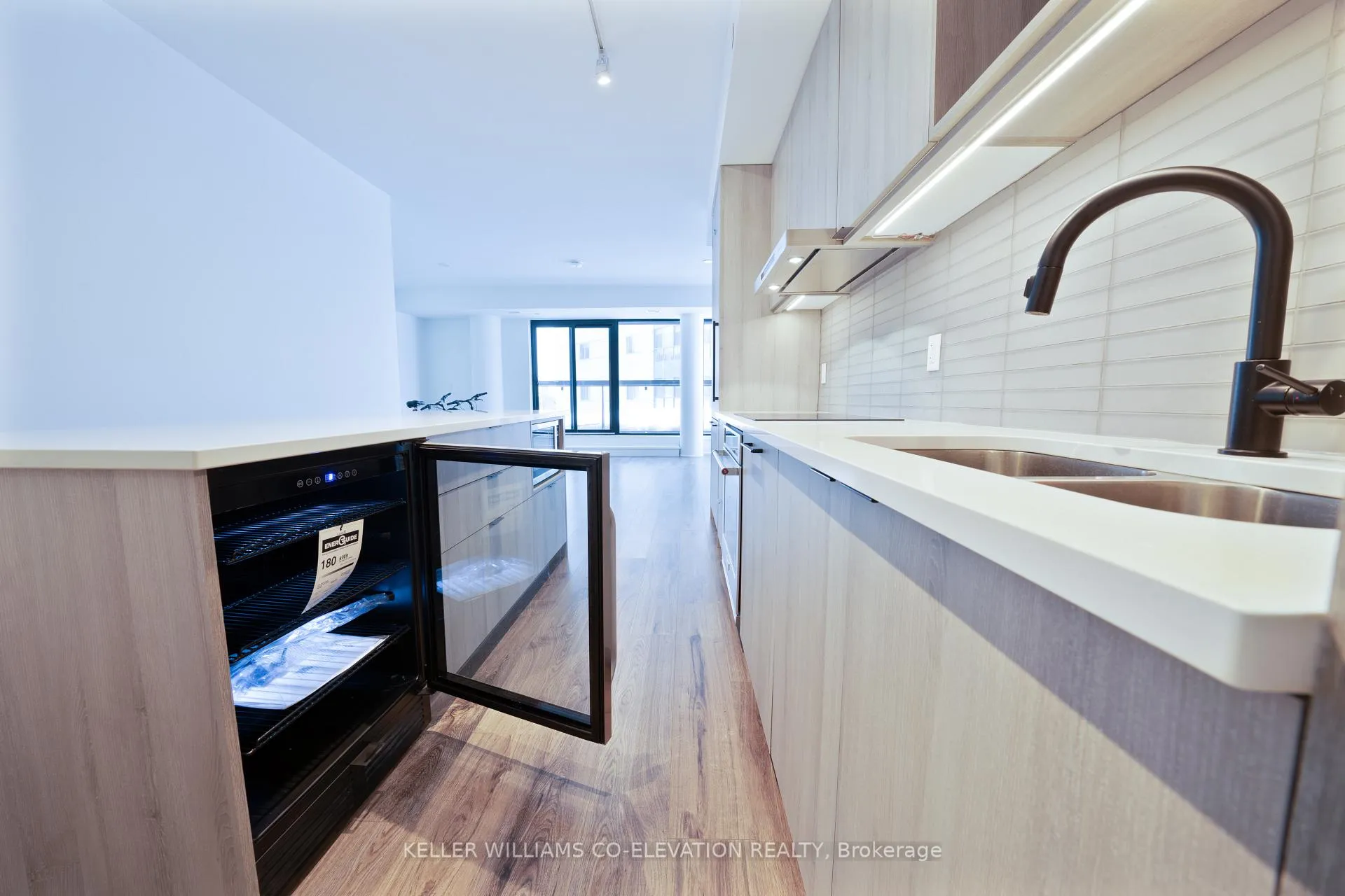 Front of Unit 414, 185 Dunlop Street E