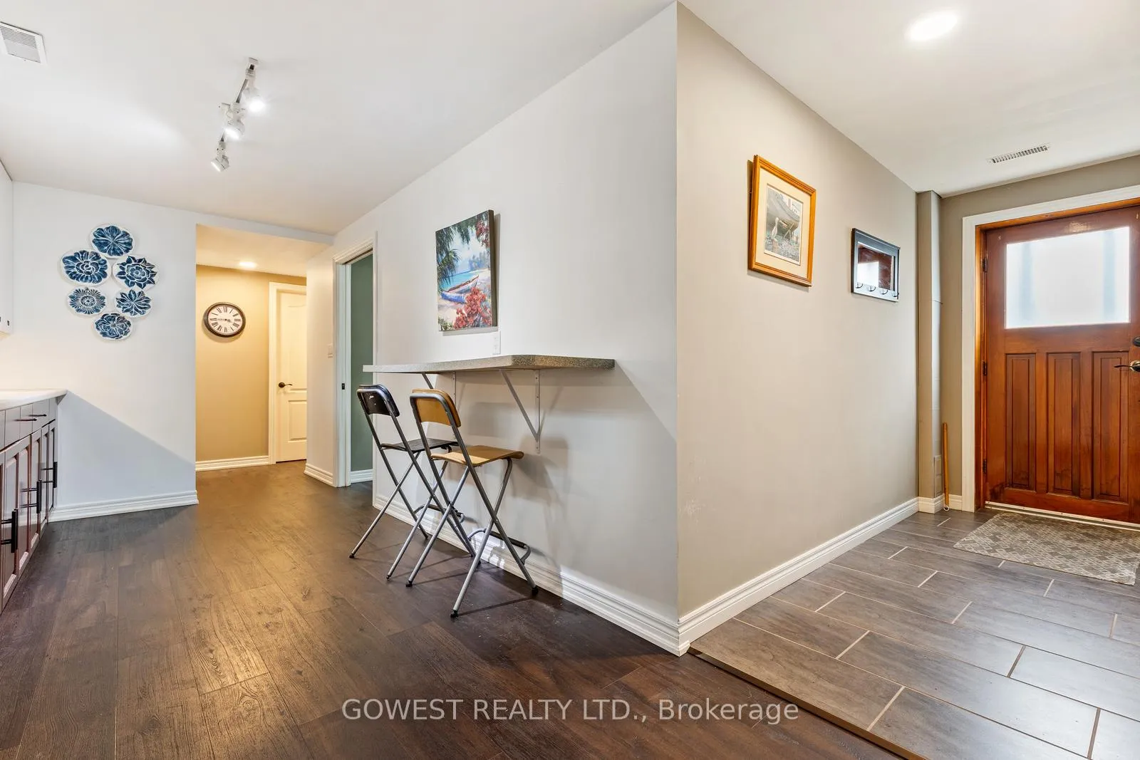 Photo 2 of Unit 2, 223 Lake Street, Grimsby, Grimsby Beach — HOMEH