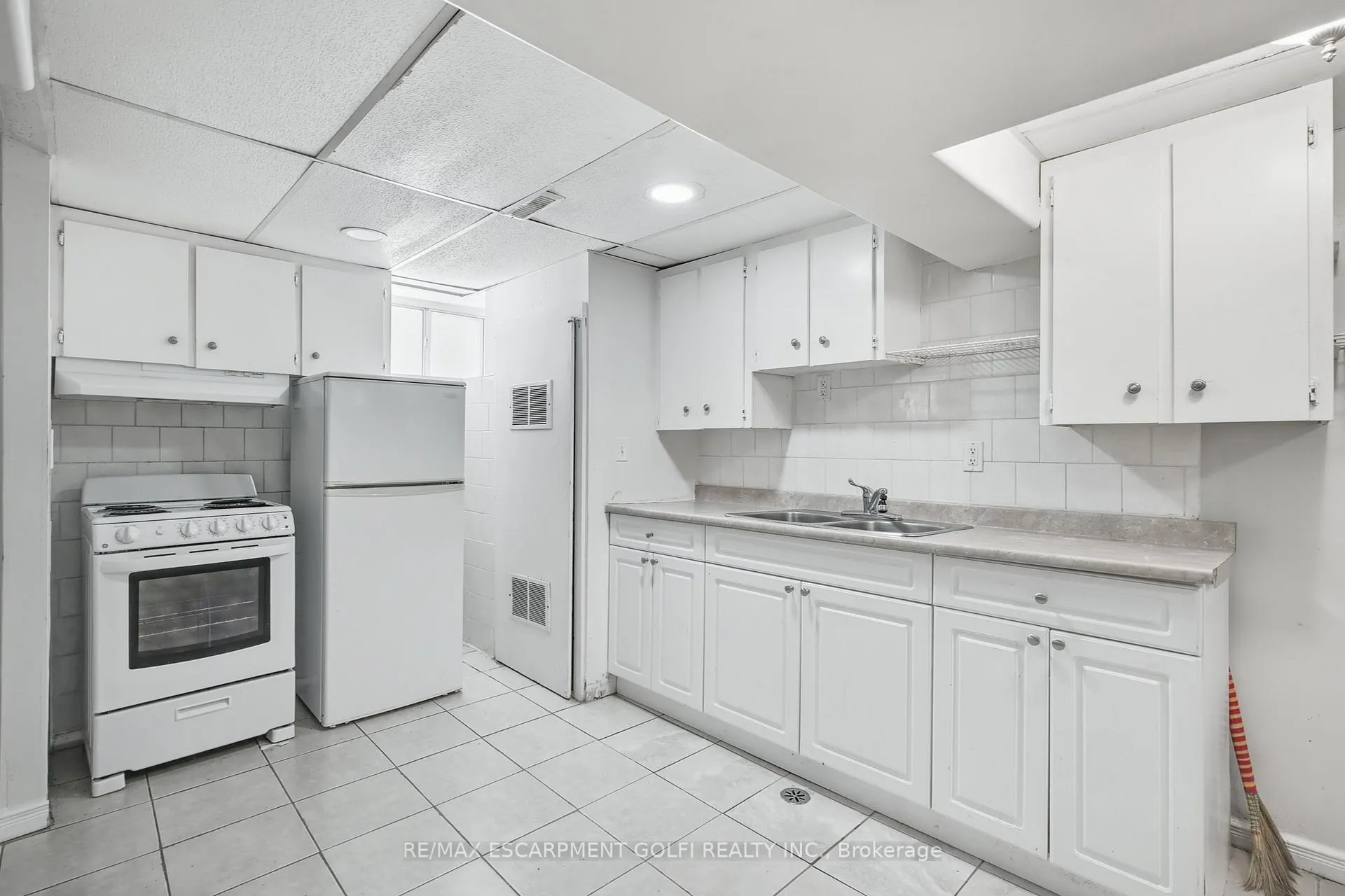 Photo 3 of Unit LOWER, 4989 Willmott Street, Niagara Falls, Cherrywood — HOMEH
