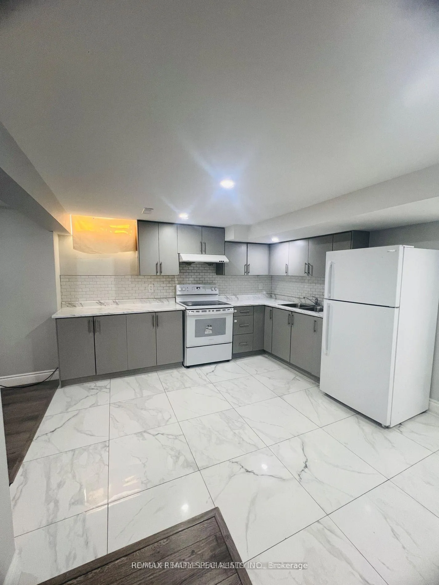 Front of 16 Mandarin Crescent N