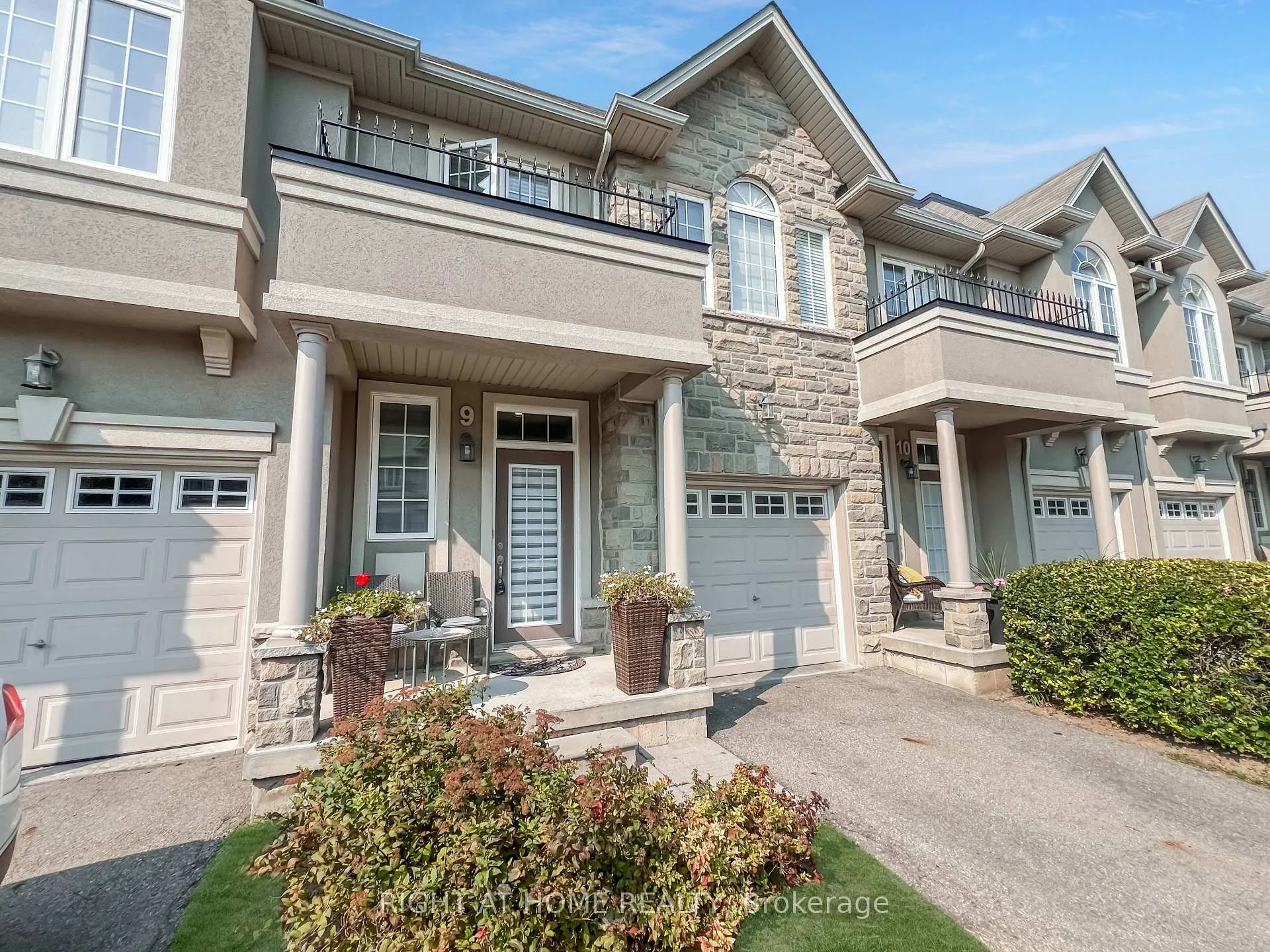 Front of Unit 9, 370 Stonehenge Drive