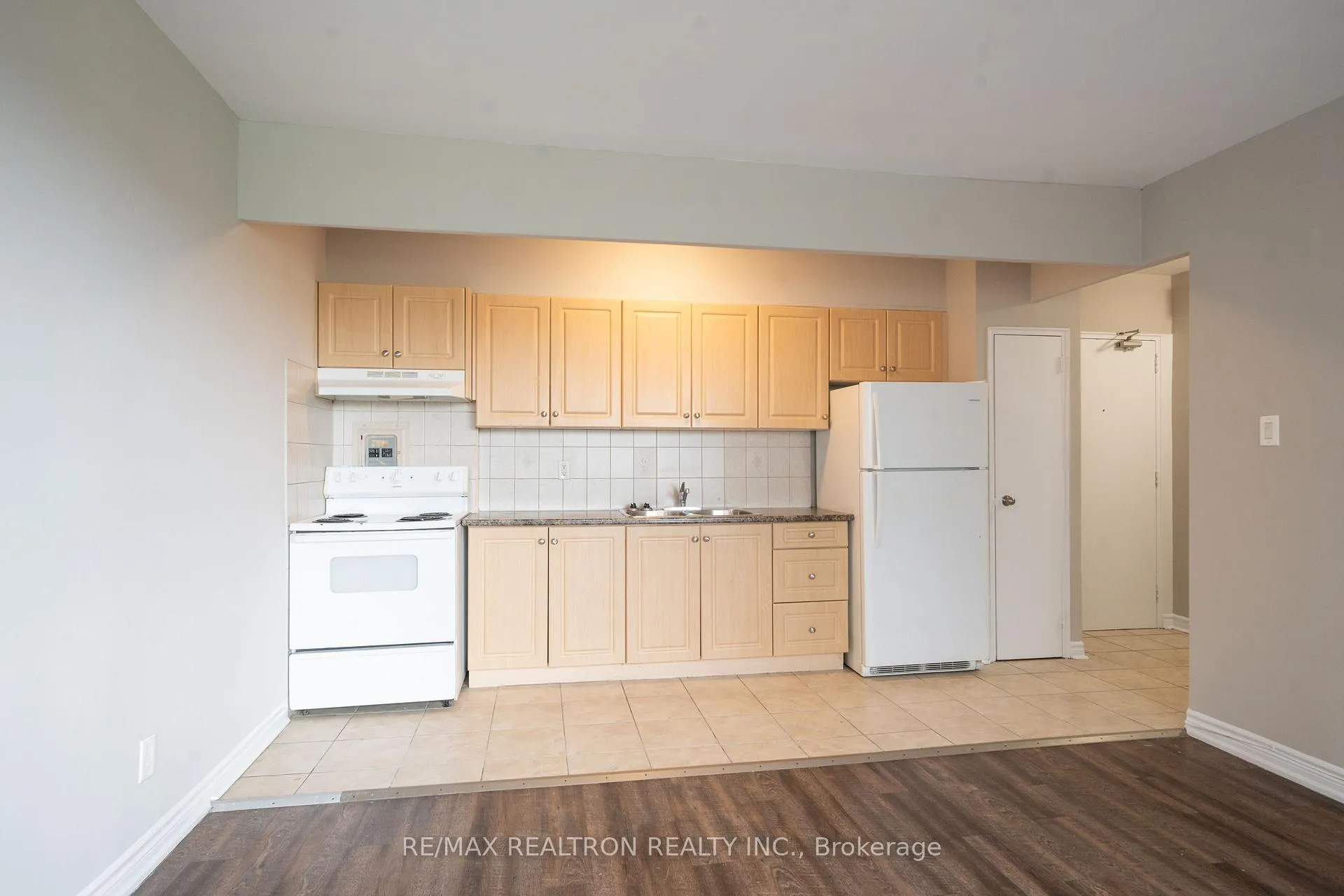 Photo 9 of Unit 723B, 468 Ottawa Street N, Hamilton, Corktown — HOMEH