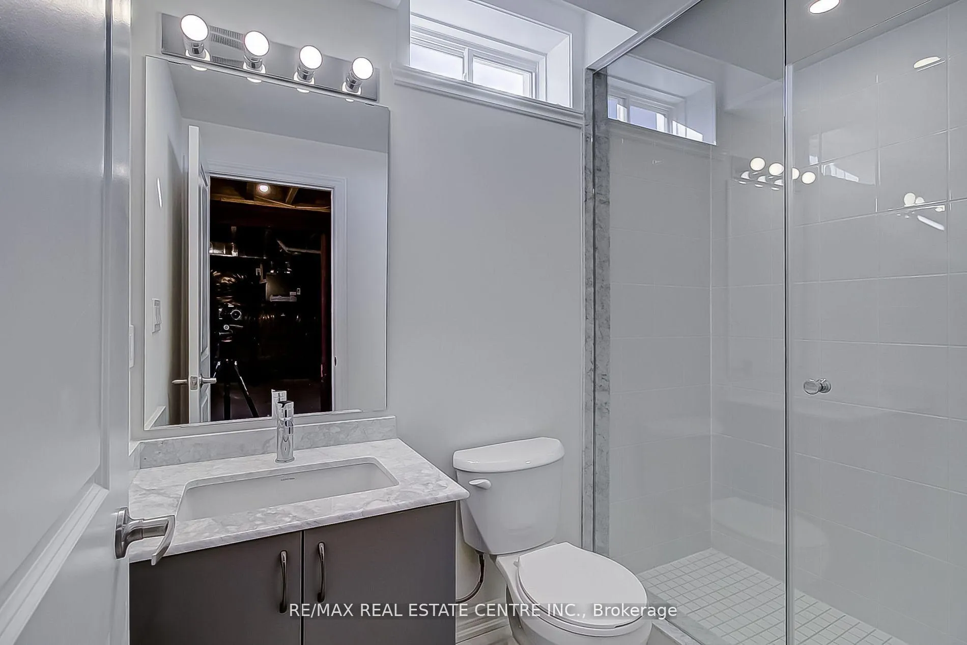 Photo 18 of 22 Heming Street, Brant, Paris — HOMEH