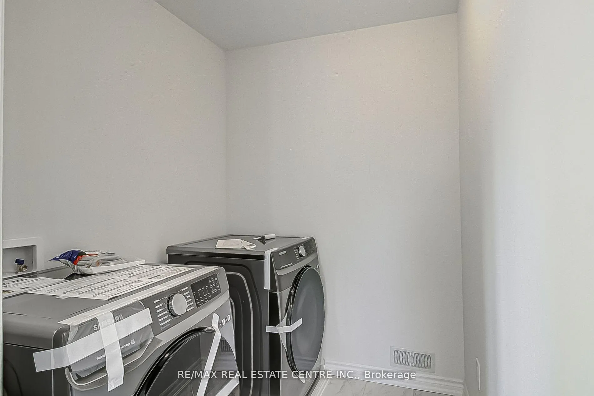 Photo 23 of 22 Heming Street, Brant, Paris — HOMEH