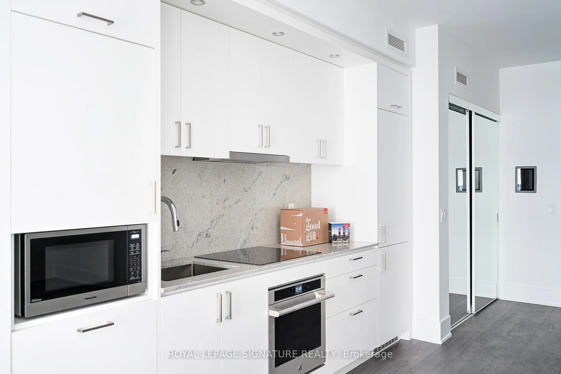 Photo 5 of Unit 1202, 470 Front Street W, Toronto, Waterfront Communities — HOMEH