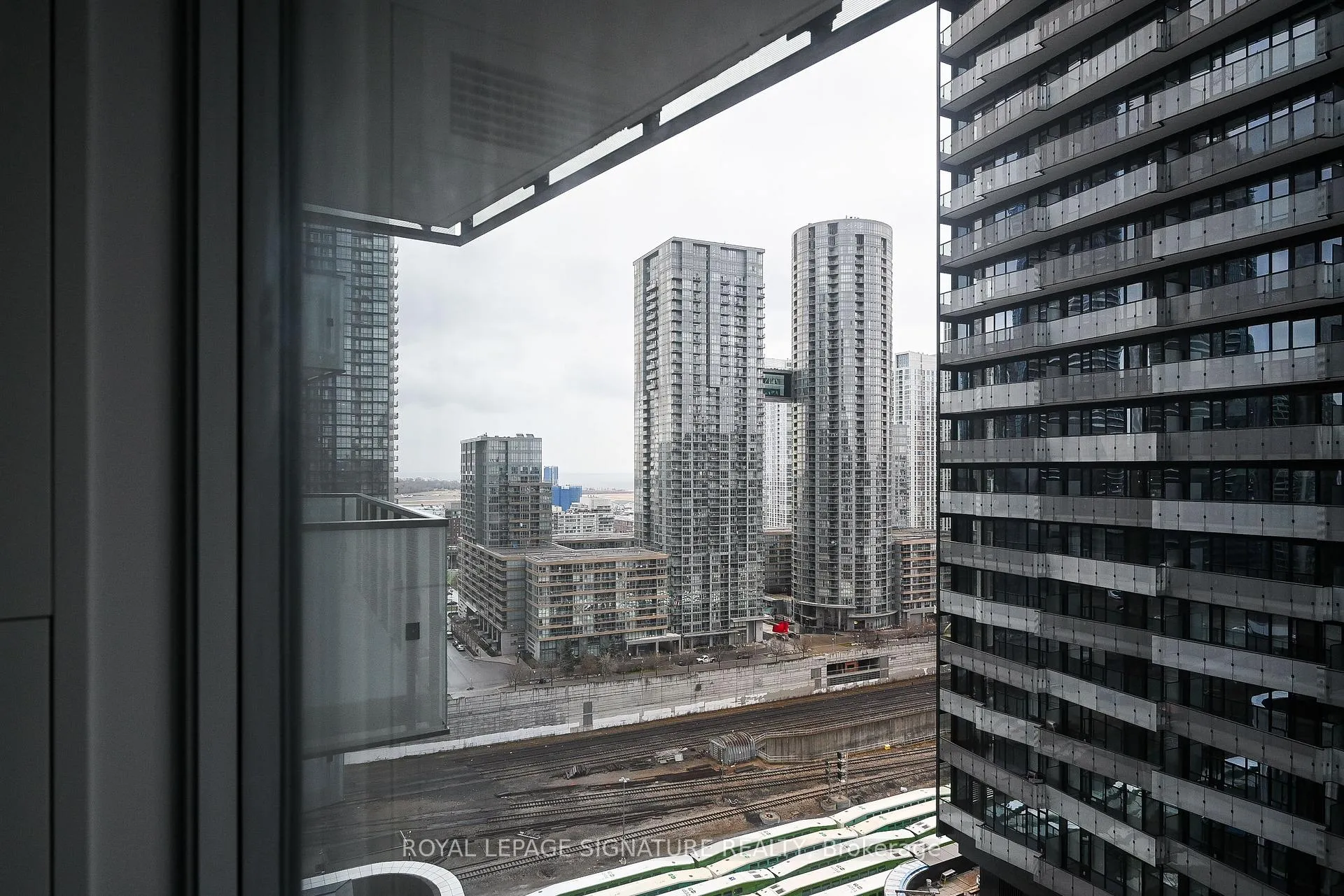 Photo 18 of Unit 1202, 470 Front Street W, Toronto, Waterfront Communities — HOMEH