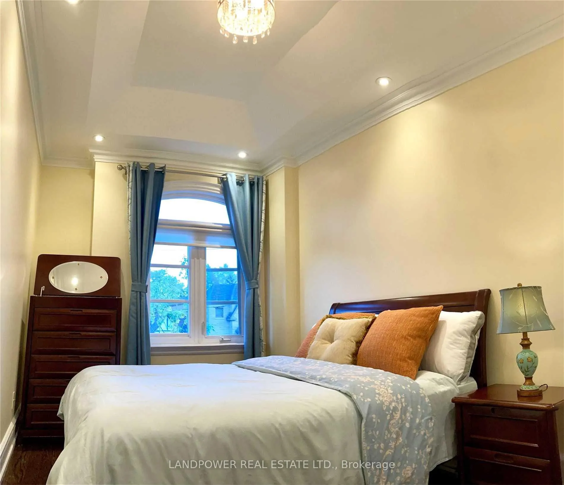 Photo 12 of 356 Fairlawn Avenue, Toronto, Bedford Park-Nortown — HOMEH