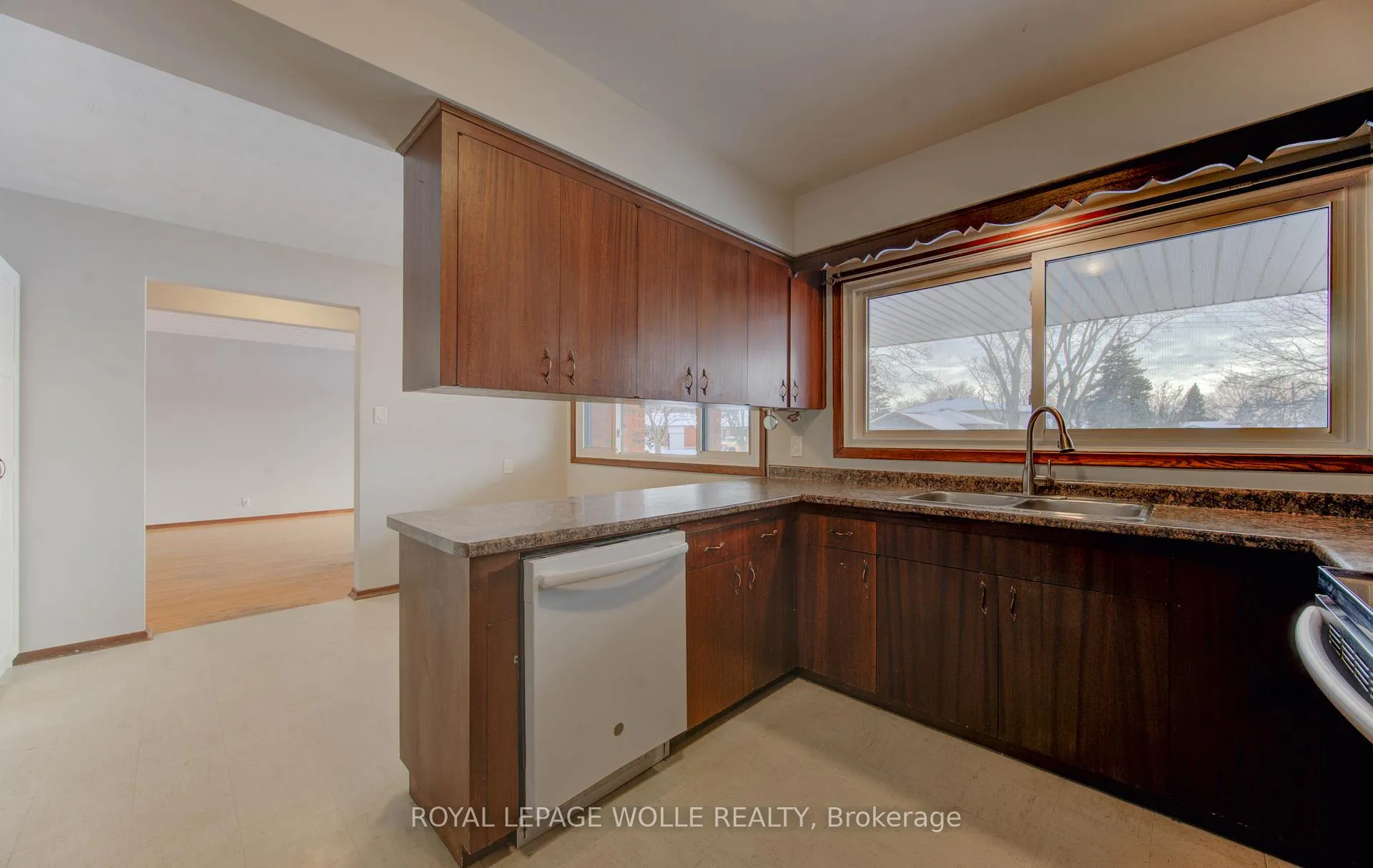 Photo 11 of 50 Fairlawn Road, Kitchener — HOMEH
