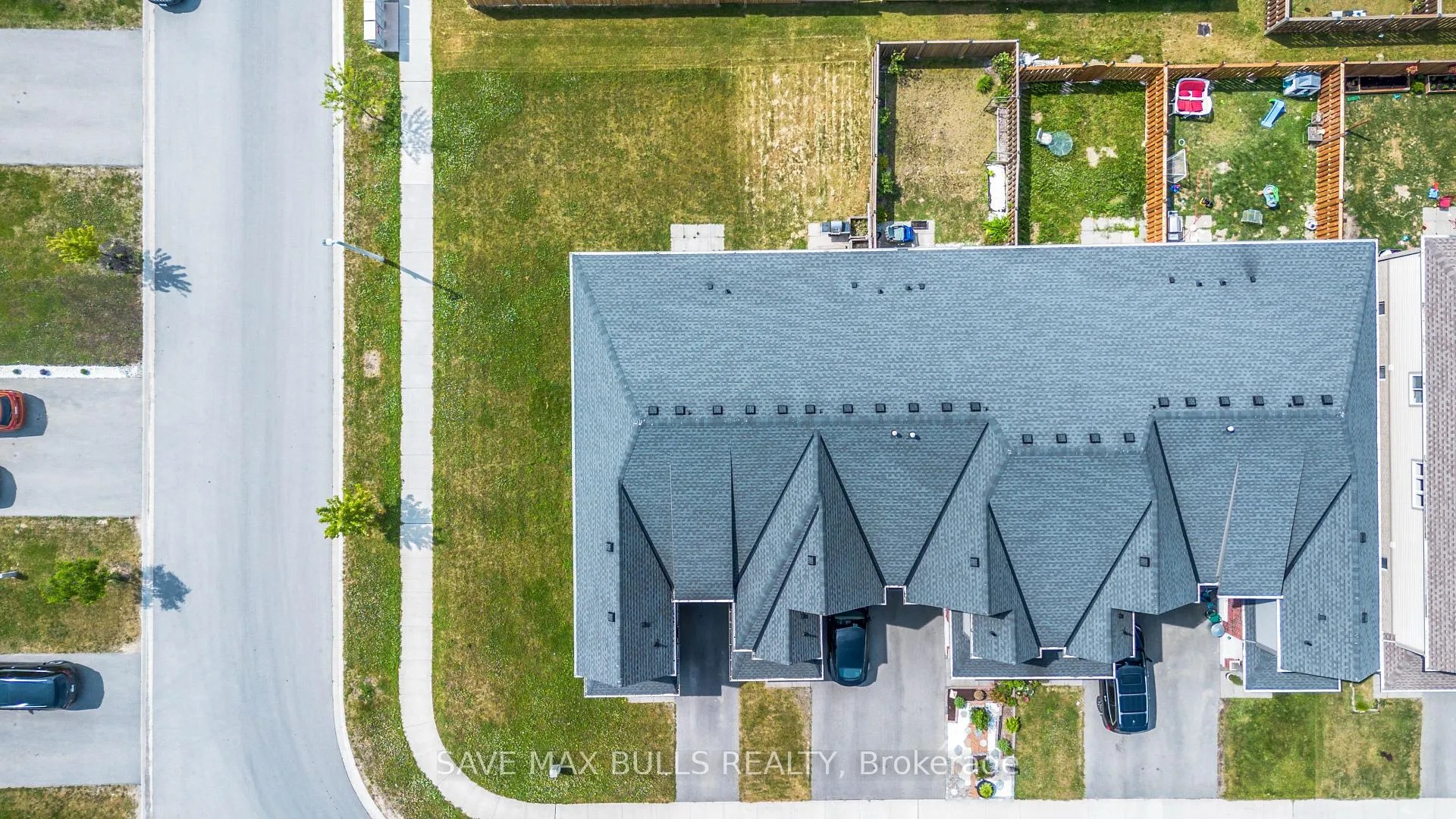 Photo 2 of 636 Julia Drive, Welland, Coyle Creek — HOMEH