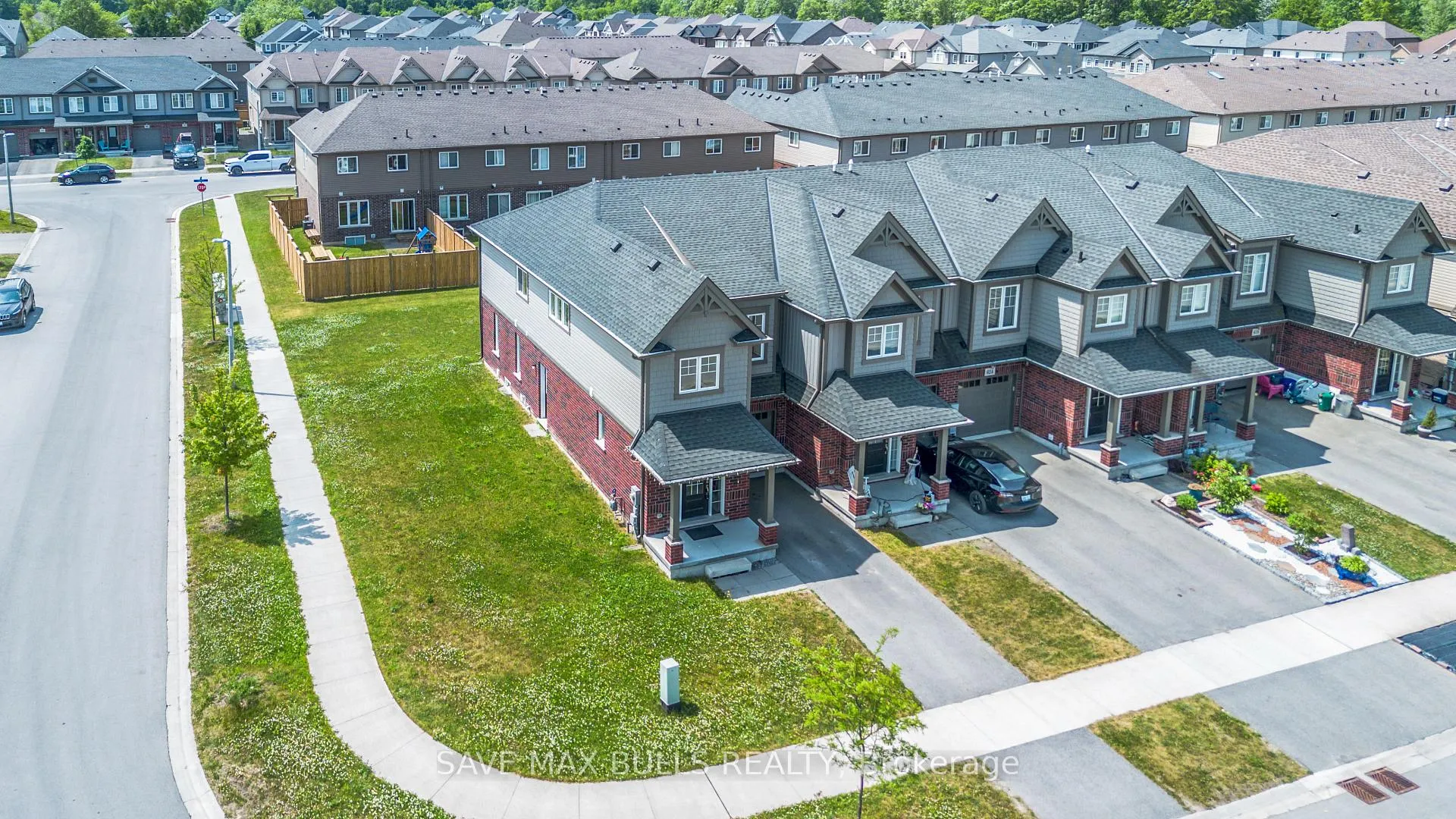 Photo 4 of 636 Julia Drive, Welland, Coyle Creek — HOMEH